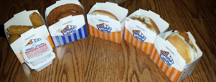 White Castle is one of Rayさんのお気に入りスポット.
