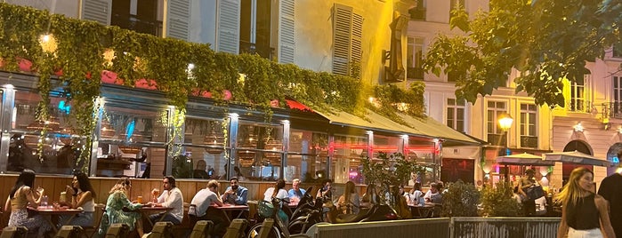 Le Dépanneur Lounge is one of Outlook on " nouvelle Athènes".
