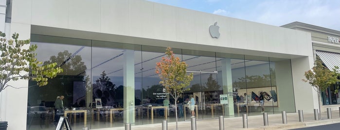 Apple Saddle Creek is one of Apple Stores US East.