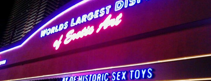 Erotic Heritage Museum is one of สถานที่ที่บันทึกไว้ของ Ozzy.