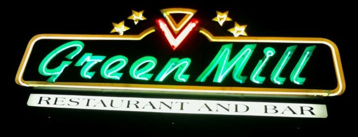 Green Mill Restaurant & Bar is one of Tempat yang Disukai Chuck.