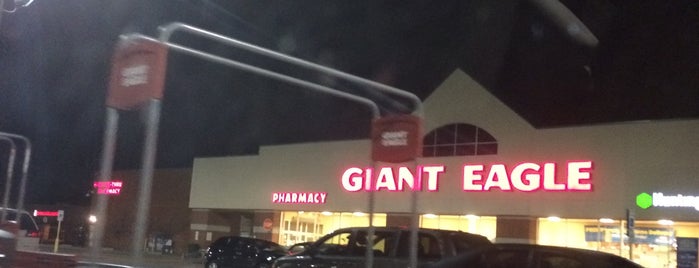 Giant Eagle Supermarket is one of Buckeye Pizza.