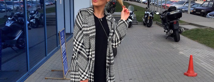 KarKat Fashion is one of Locais curtidos por Yevgeniy.