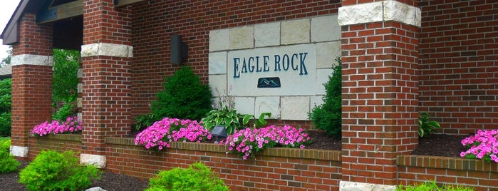 The Club House at Eagle Rock Resort is one of สถานที่ที่ Jon ถูกใจ.