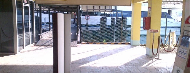 Ferry Terminal is one of A'nın Beğendiği Mekanlar.