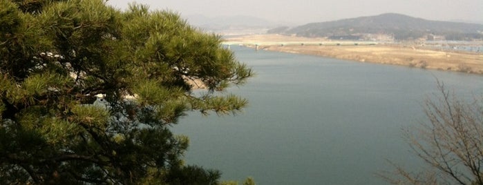 Nakhwaam Rock is one of Tempat yang Disukai Won-Kyung.