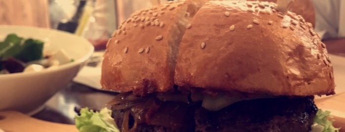 Le Gourmet Burger is one of Riyadh's Cafés and Restaurants.