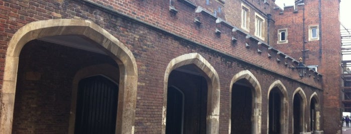 St James's Palace is one of Londres/2012.