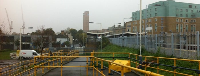 Platform 1 is one of Londres/2012.