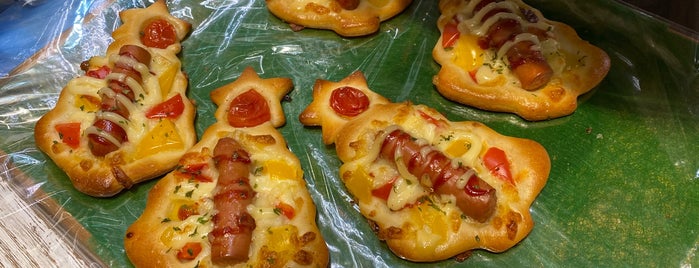 Little Mermaid Bakery is one of The 13 Best Places for Kimchi in Hong Kong.