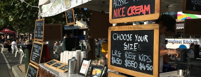 Queen Victoria Market is one of Orte, die T. gefallen.