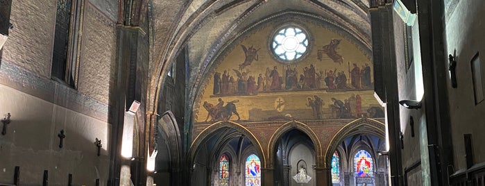 Église Notre-Dame du Taur is one of Posti che sono piaciuti a Adam.