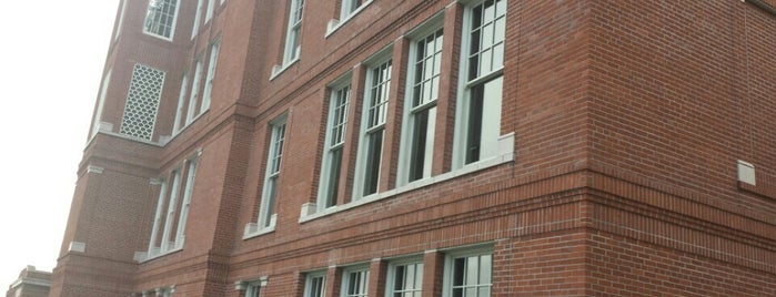 Revolution Hall is one of Posti che sono piaciuti a Leigh.