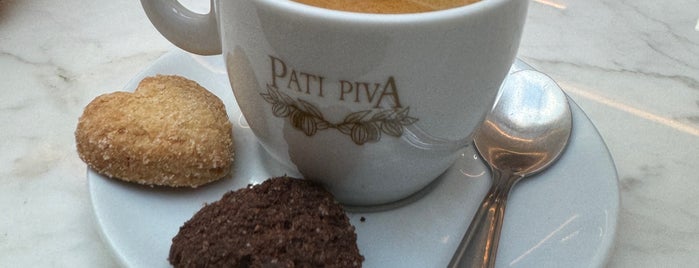Pati Piva is one of Sobremesa.