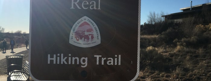 El Camino Real Hiking Trail is one of สถานที่ที่ Scott ถูกใจ.