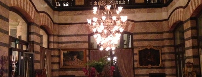 Pera Palace Hotel Jumeirah is one of Posti che sono piaciuti a Pelin.