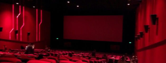 Gopalan Cinemas is one of สถานที่ที่ Sri ถูกใจ.