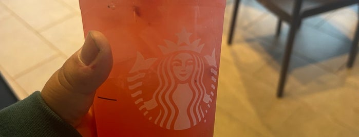 Starbucks is one of A7MAD'ın Kaydettiği Mekanlar.