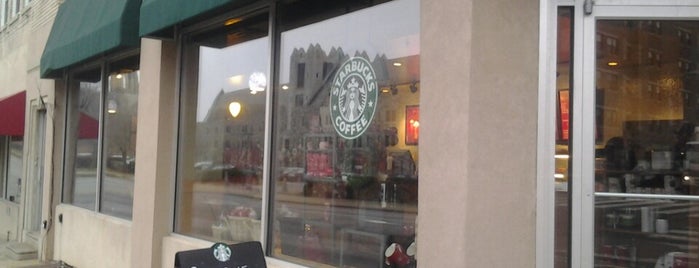 Starbucks is one of Orte, die Brett gefallen.