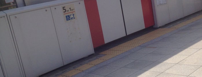 Marunouchi Line Yotsuya Station (M12) is one of 東京メトロ丸ノ内線.
