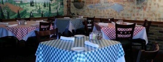 Fortuna Italian Restaurant is one of Tempat yang Disukai Rob.