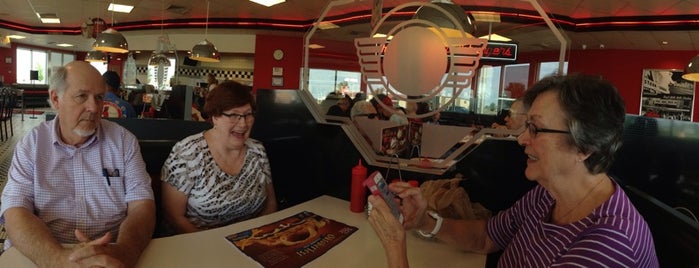 Steak 'n Shake is one of Brendon’s Liked Places.