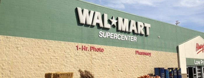 Walmart Supercenter is one of สถานที่ที่ Jordan ถูกใจ.