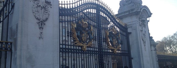 Buckingham Palace Gate is one of LONDON SIGHTSEEING · 2014.