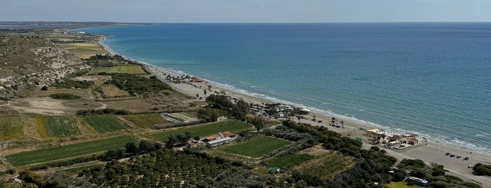 Kourion Beach is one of Lugares favoritos de AE.