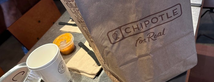 Chipotle Mexican Grill is one of Boca Food.