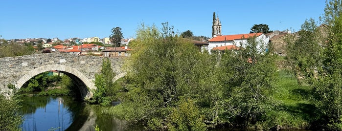 Puente medieval de Furelos is one of Recorrido melancólico al regresar a Galicia.