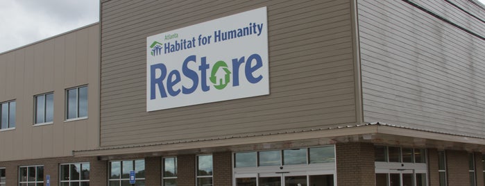 Atlanta Habitat for Humanity ReStore is one of Lugares favoritos de Tyler.