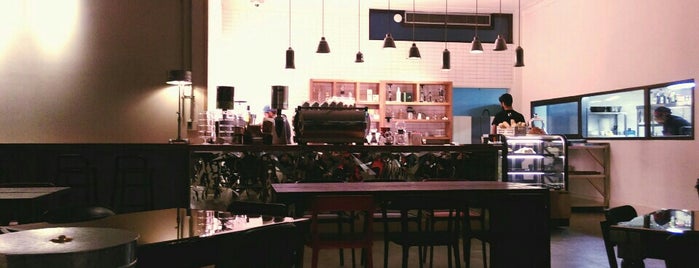 V Café | وی کافه is one of Tempat yang Disimpan Nora.