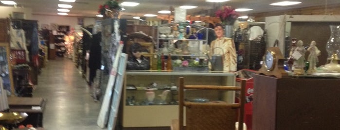 Time And Again Antique Mall is one of Posti che sono piaciuti a Jeremy.