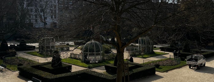 Square René Le Gall is one of Parcs et Jardins de Paris & d'Île-de-France.