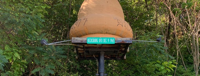 Kecksburg UFO Statue is one of Road Trip.