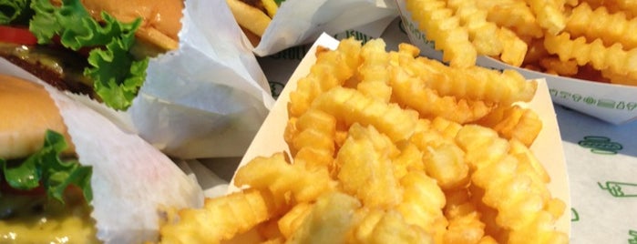 Shake Shack is one of The 15 Best Places for French Fries in Downtown-Penn Quarter-Chinatown, Washington.