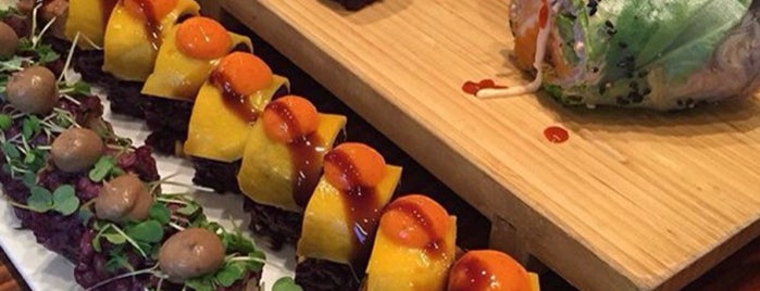 Beyond Sushi is one of Locais curtidos por Rafa.