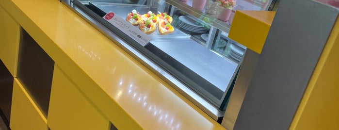 きのとやカフェ 大通公園店 is one of sweets.
