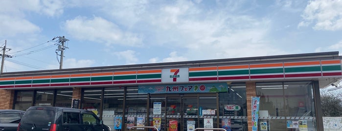 セブンイレブン 飯塚目尾店 is one of セブンイレブン 福岡.