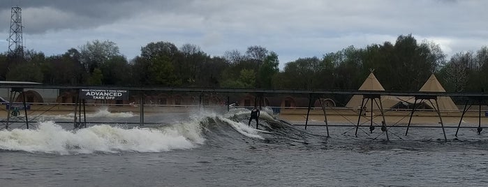Surf Snowdonia is one of Tristanさんのお気に入りスポット.
