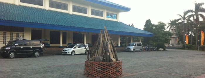 Sekokah Atisa Dipamkara - Karawaci Tangerang is one of Hendra : понравившиеся места.