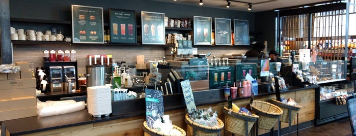 Starbucks is one of Lugares favoritos de P.