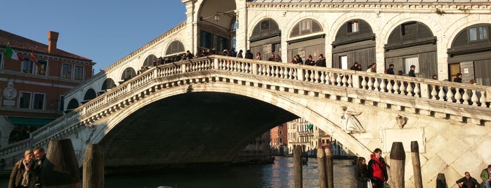 Rialto Bridge is one of Places I need to visit In Venice.