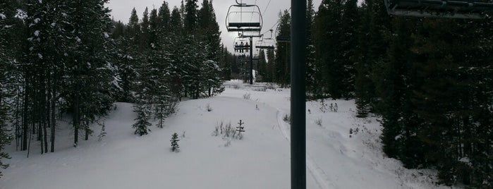 Gemini Ski Lift is one of Chaiさんの保存済みスポット.