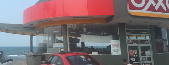 Oxxo is one of Tempat yang Disukai Jorge.