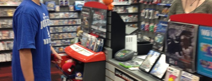 GameStop is one of Spencerさんのお気に入りスポット.