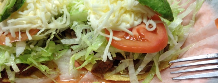 La Tiendita Mexican Grill is one of สถานที่ที่ Rosie ถูกใจ.