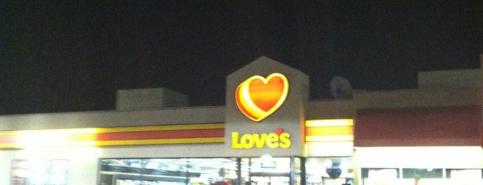 Love's Travel Stop is one of La-Ticaさんのお気に入りスポット.