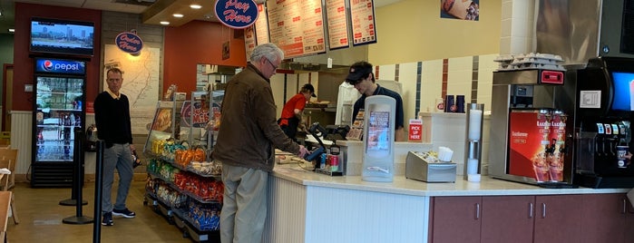 Jersey Mike's Subs is one of สถานที่ที่ Doug ถูกใจ.